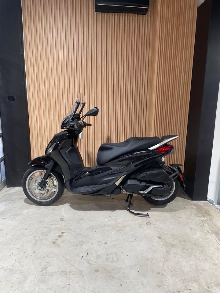 2024 Piaggio Beverly 400 HPE - Image 3