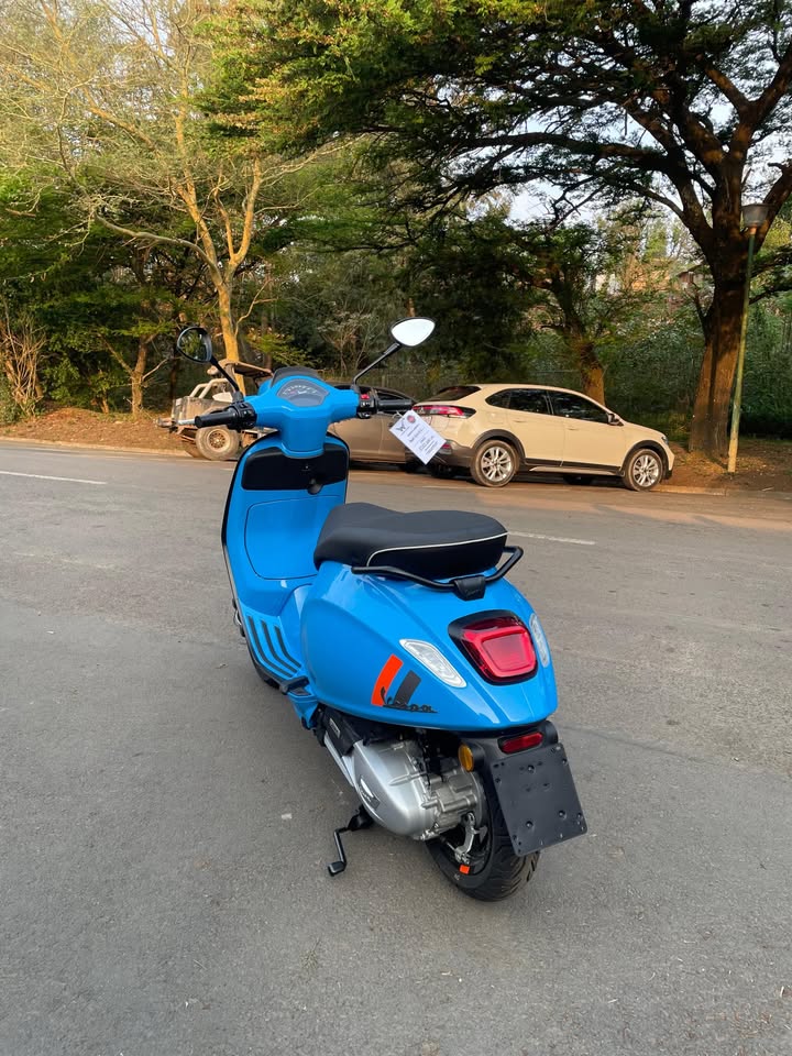 2025 Vespa Primavera 150 Sprint S - Image 4